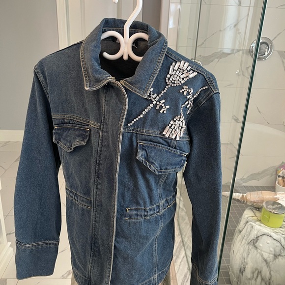 A Safari styled denim jacket with rhinestones size small zippered front - Picture 14 of 17